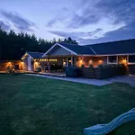 Family-Friendly Holiday Home Near Beach *