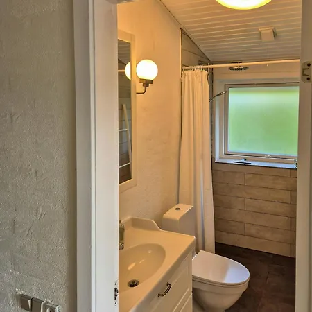 Familievenligt Sommerhus Naer Badestrand